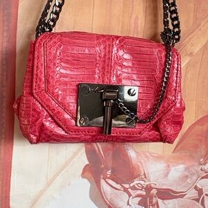 š Pink Snakeskin Kenneth Cole Mini Chain Bag